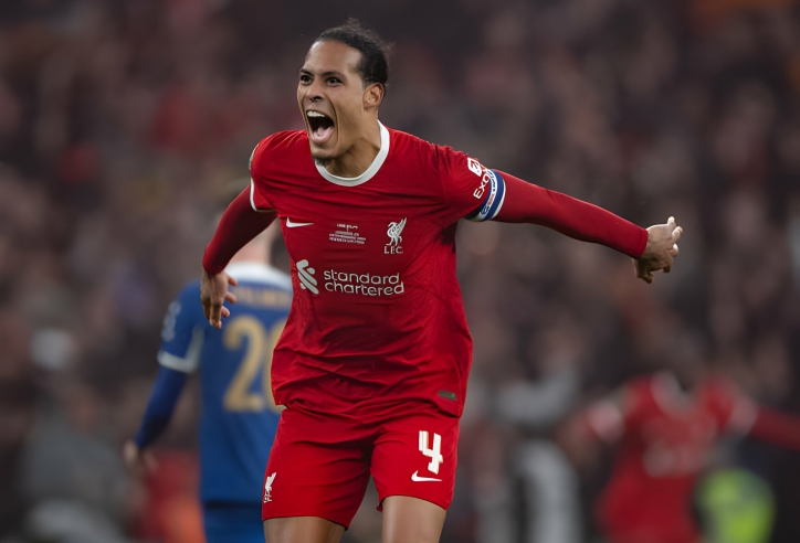Van Dijk lên tiếng đáp trả những chỉ trích sau khi 'gánh' Liverpool vô địch