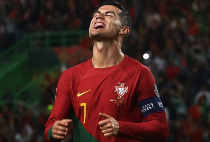 Đồng đội chỉ Ronaldo đã hết thời, không thể 'gánh' tuyển Bồ Đào Nha
