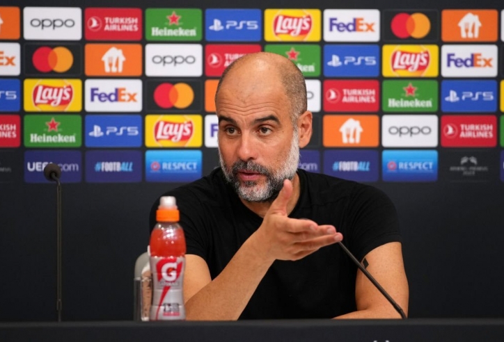 Không được ăn mừng cúp, Pep Guardiola 'phát điên' vì lý do cũ