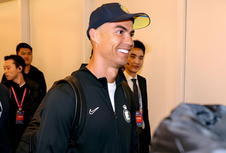 Đạt 'hattrick danh hiệu', Ronaldo được Al Nassr tặng quà khẳng định ai là GOAT