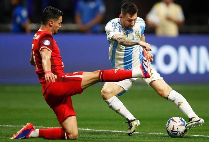 CĐM phản ứng thú vị ngày Messi hóa 'gỗ' tại Copa America