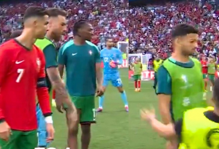 Ronaldo bất lực nhìn đồng đội bị đốn ngã vì fan cuồng