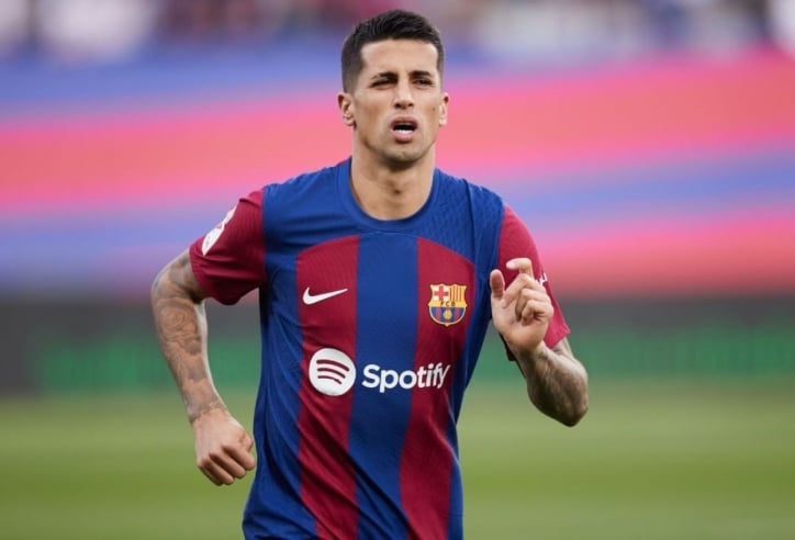 Barca vừa ra giá cho Man City, Cancelo đã có động thái lạ trên MXH