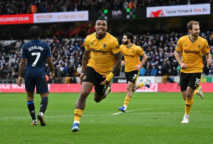 Sterling hóa tội đồ, Chelsea trải qua đêm Giáng sinh ác mộng