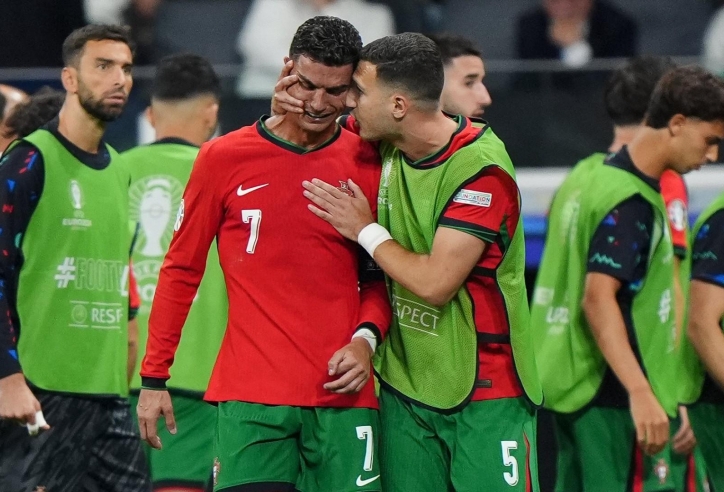 Suýt thành tội đồ, báo chí Bồ Đào Nha nói gì về đội trưởng Cristiano Ronaldo?