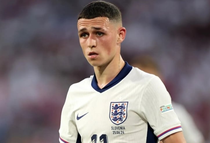 Nhà Phil Foden bị hàng xóm báo cảnh sát vì thiếu ý thức