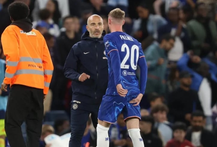 Cole Palmer tập tễnh rời sân, HLV Chelsea nói luôn tình hình