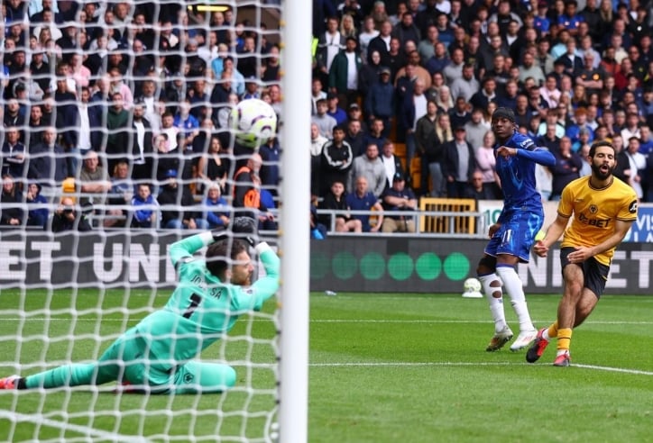 Madueke lập hattrick, Chelsea vùi dập Wolves trong trận cầu 8 bàn thắng