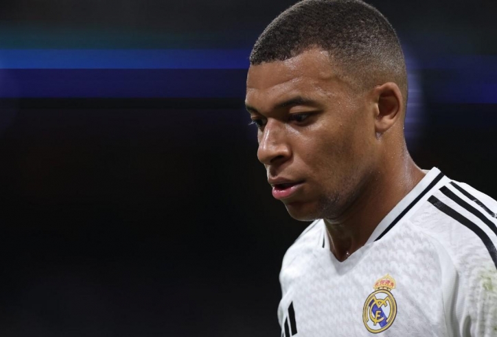 Mbappe 'hục hặc' Ancelotti, không hạnh phúc ở Real Madrid