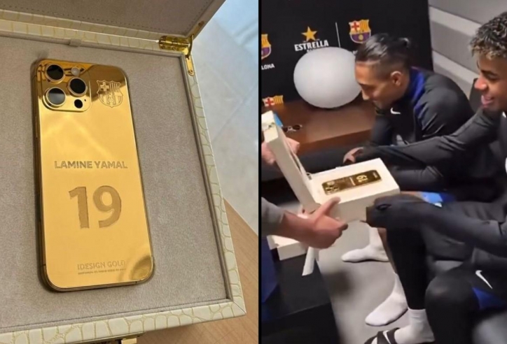 Học Messi, Raphinha tặng Yamal iPhone vàng nguyên khối