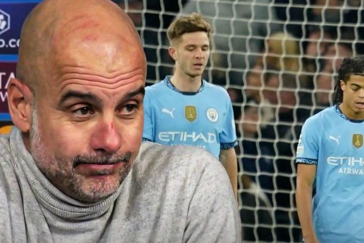 Man City 'tự bắn vào chân', Pep bất lực tột cùng