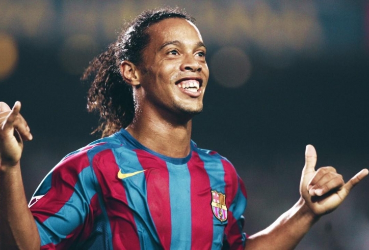 Huyền thoại Ronaldinho lên chức ông nội ở tuổi 44