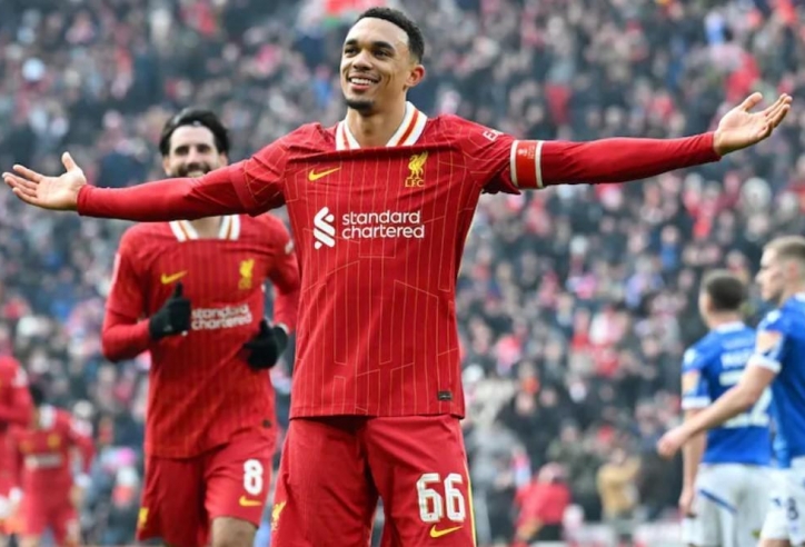 Alexander-Arnold lập siêu phẩm, Liverpool thắng dễ Accrington