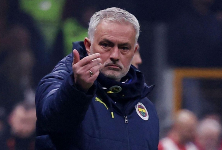 Mourinho sắp bị cấm chỉ đạo tới 10 trận