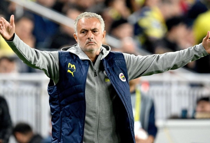 Mourinho bị 'trảm' 4 trận, nộp phạt hơn 1 tỷ đồng