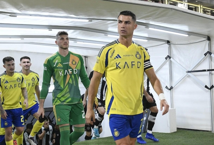 Al Nassr phát hoảng vì Ronaldo