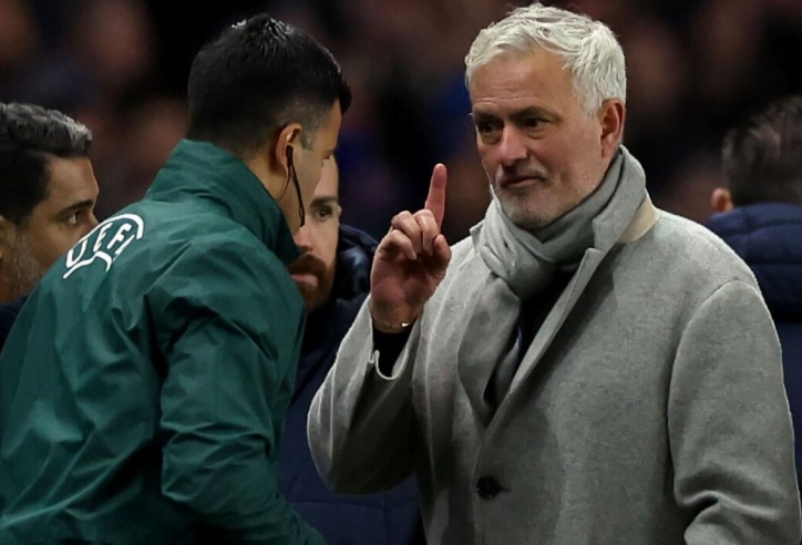 Mourinho: 'Chúng tôi đã bị cướp 3 quả penalty'