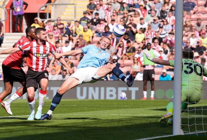 Hàng công hóa 'gỗ', Man City gây thất vọng trước Southampton