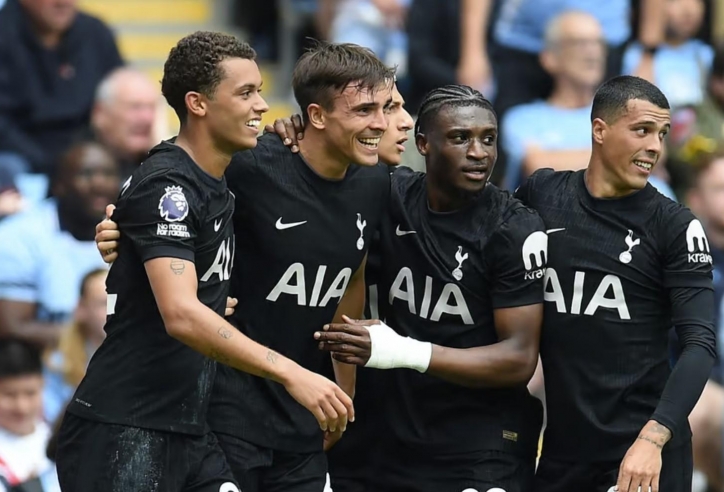 Thủ môn báo hại, Man City thua đắng Tottenham ngay tại Etihad
