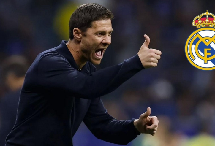 Xabi Alonso đã mỉm cười!
