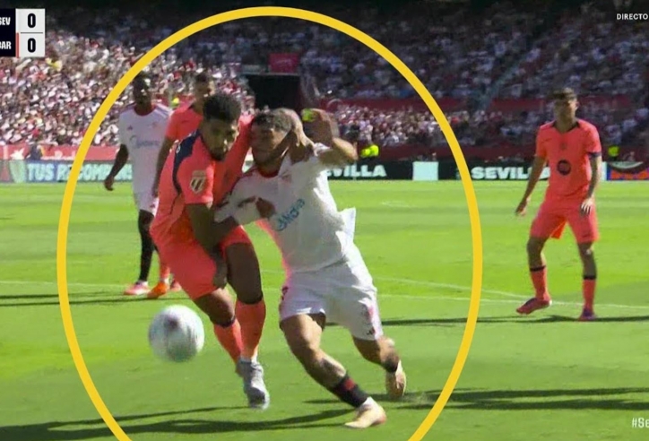 Tranh cãi bùng nổ ở trận Sevilla vs Barcelona