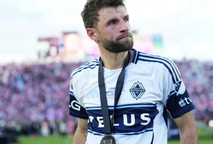 Thomas Muller thất vọng ra mặt khi thua Messi