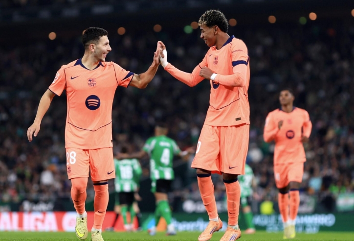 Ferran Torres lập hattrick, Barcelona hạ Betis chễm chệ ngôi đầu La Liga