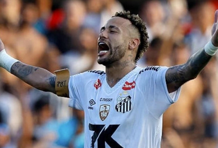 Trở lại huy hoàng, Neymar lập hattrick lịch sử cứu cả mùa giải của Santos