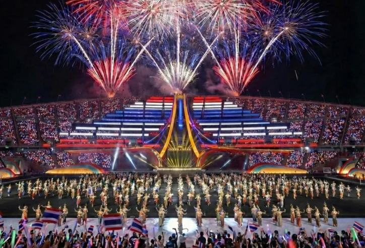 CĐV Đông Nam Á tranh cãi nảy lửa về loạt sự cố ở lễ khai mạc SEA Games 33