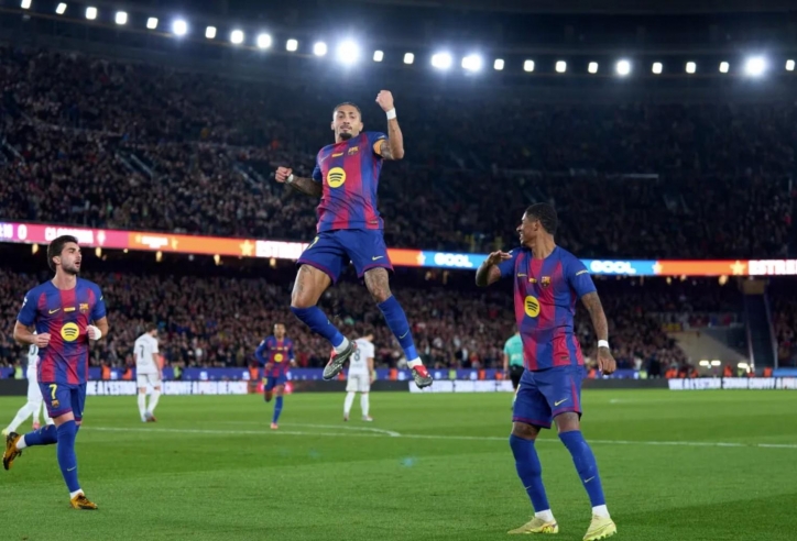 Raphinha lập cú đúp, Barca bỏ xa Real Madrid 7 điểm ở La Liga