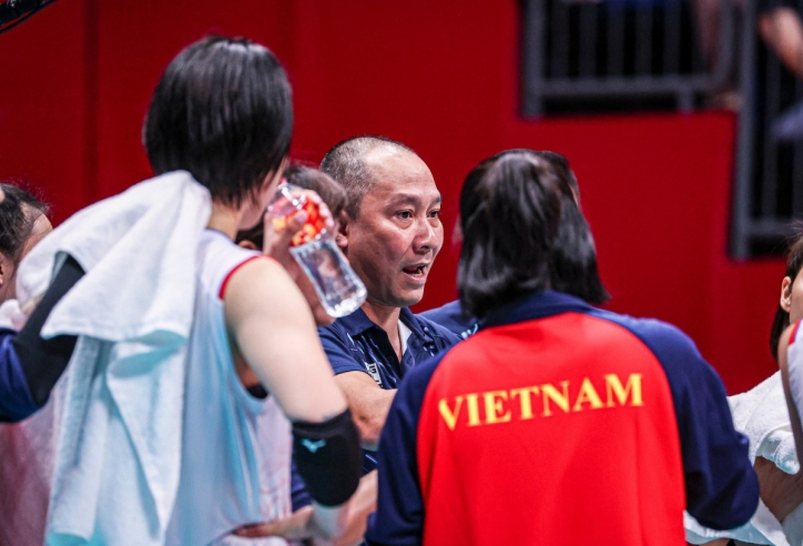 HLV Nguyễn Tuấn Kiệt đau đầu với bài toán hàng công của bóng chuyền nữ Việt Nam