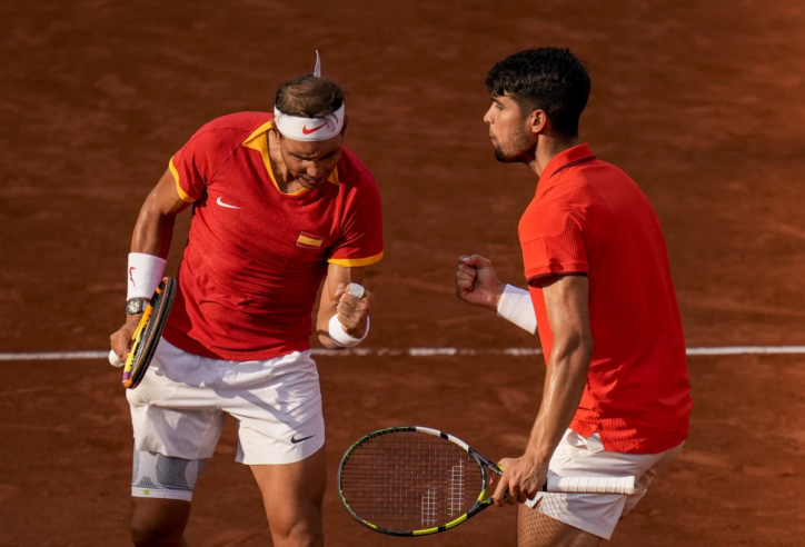 Rafael Nadal và Carlos Alcaraz thẳng tiến tứ kết đôi nam Olympic Paris