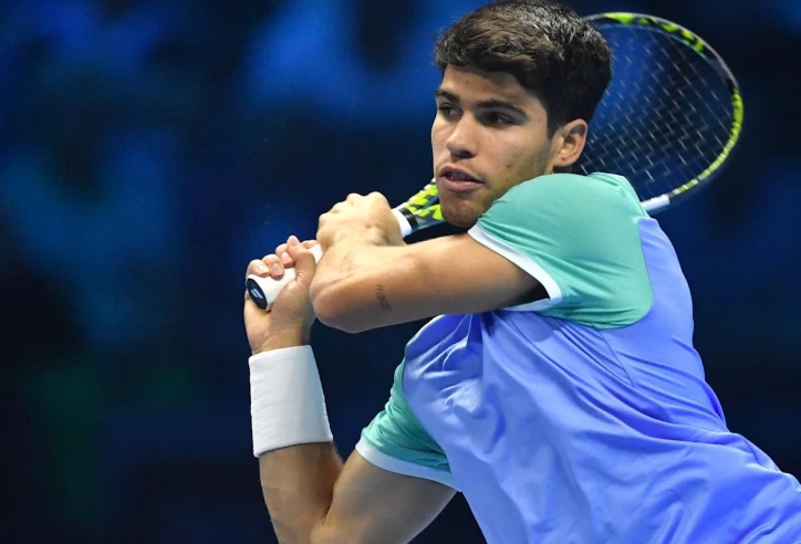 ATP Finals: Carlos Alcaraz vẫn còn hy vọng vào bán kết