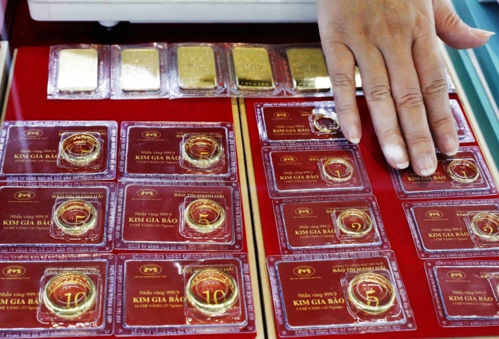 Giá vàng hôm nay sáng 2/5: Trên đà giảm sâu
