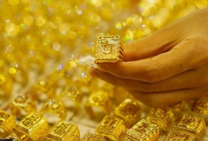Giá vàng hôm nay tối 15/5: Vàng SJC đồng loạt lao dốc