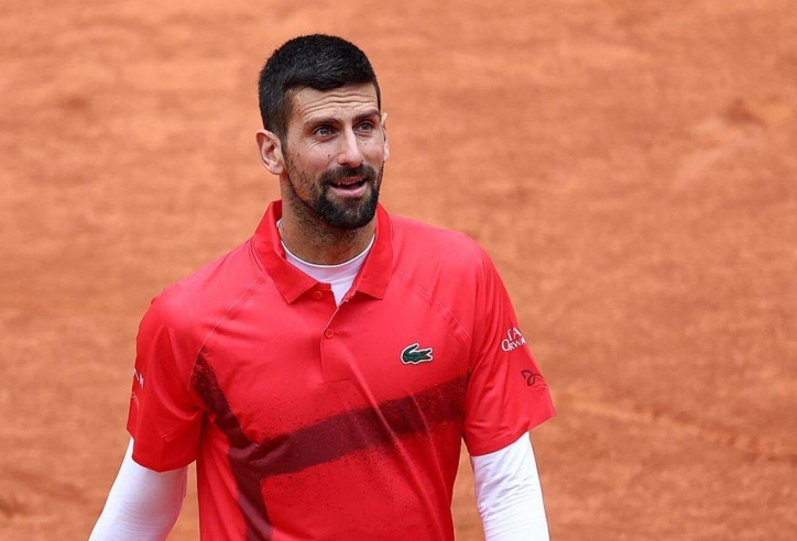 Medvedev gây thất vọng, Djokovic khởi đầu suôn sẻ tại Roland Garros