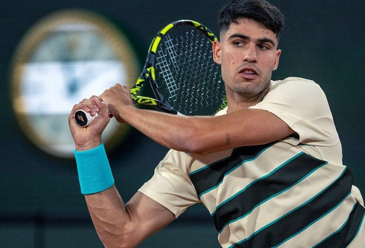 Alcaraz chật vật giành vé vào vòng 4 Roland Garros