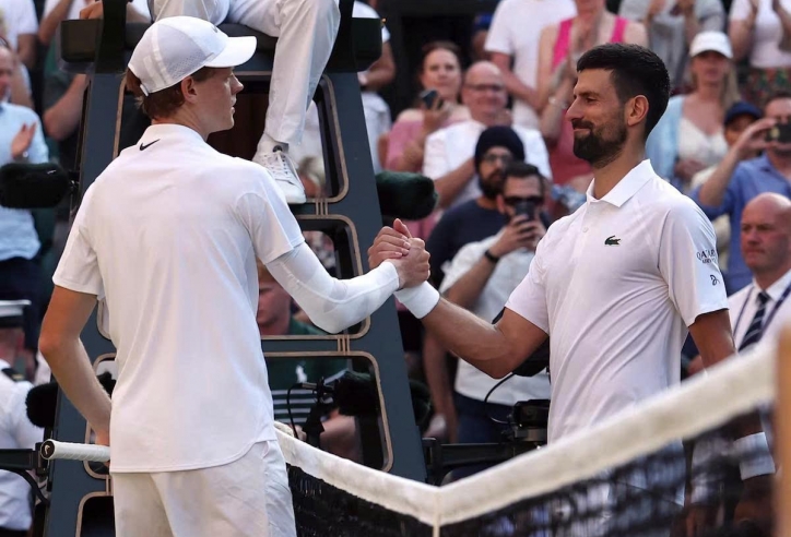 Hành động bất ngờ của Sinner sau khi 'hủy diệt' Djokovic