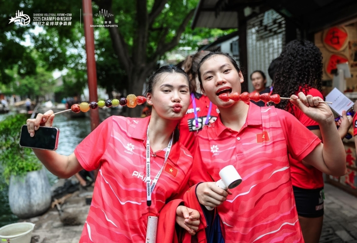 Tuyển bóng chuyền nữ Việt Nam du hí tại Thượng Hải
