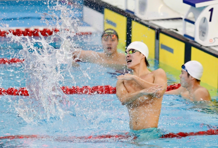 Kình ngư Việt Nam giành HCV SEA Games 33 nhận tin dữ