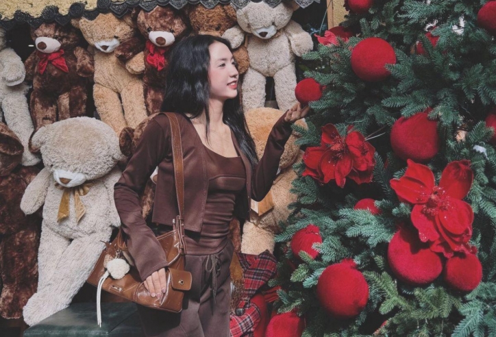 Ngắm hot girl tuyển nữ Việt Nam cực xinh trong dịp Noel