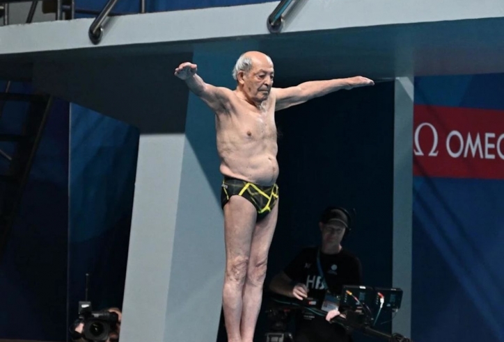 CHẤN ĐỘNG: VĐV 100 tuổi dự môn nhảy cầu giải bơi lội VĐTG