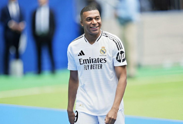 Mbappe ra mắt Real Madrid, làm gợi nhớ hình ảnh Ronaldo cách đây 15 năm