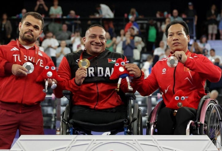 Giành HCĐ Paralympic 2024, Lê Văn Công nhận thưởng nóng hàng trăm triệu đồng