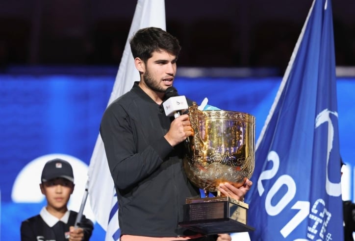 Vô địch Trung Quốc mở rộng, Alcaraz lập kỉ lục mà Djokovic, Nadal cũng phải 'chào thua'