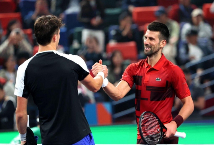 Bại tướng 19 tuổi của Djokovic ở Thượng Hải Masters từng bắt cá hai tay