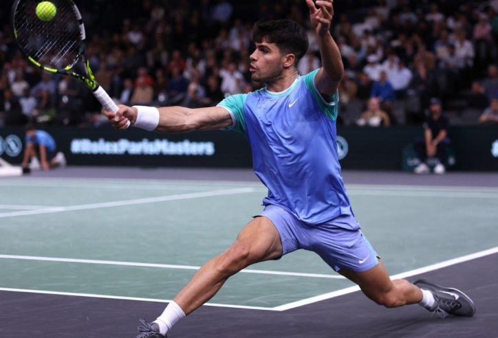 Loại sớm ở Paris Masters 2024, Alcaraz đổ lỗi cho mặt sân