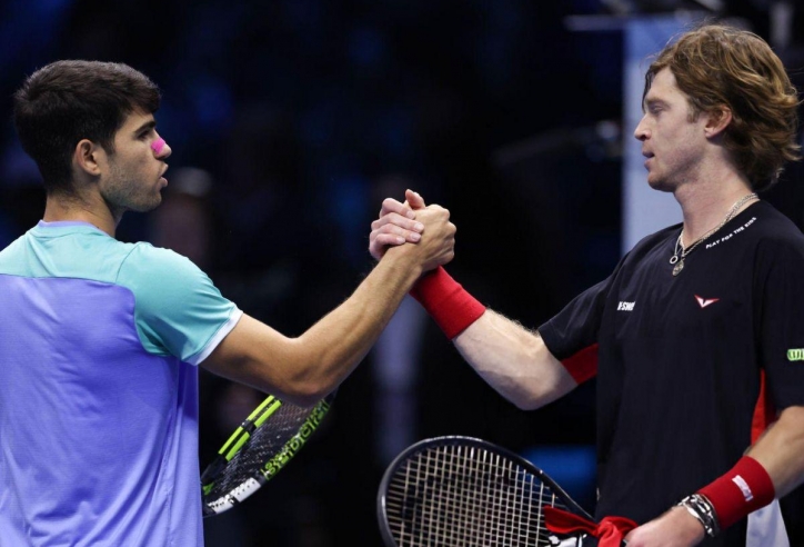 Kết quả tennis 13/11: Alcaraz thắng trận đầu tiên ở ATP Finals