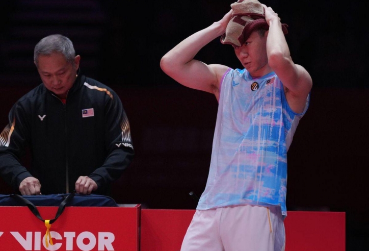 Lee Zii Jia rời sân bằng xe lăn, chia tay BWF World Tour Finals trong đau đớn