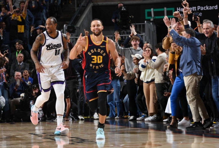 Stephen Curry ném quả 3 điểm thứ 4000, đi vào lịch sử NBA